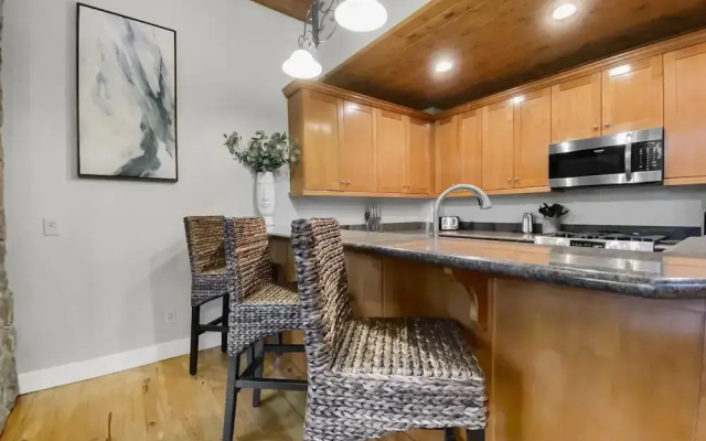 Westridge Chalet 4 Bedroom Townhouse by RedAwning