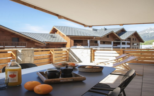 Apartment in Vaujany With Stunning Mountain Views