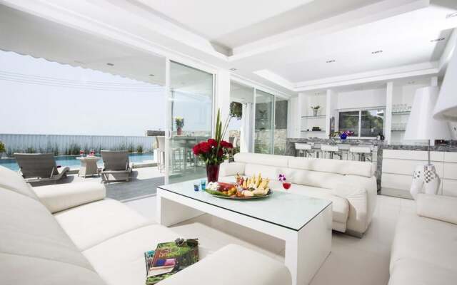 Villa 7th Heaven Beach Front 1