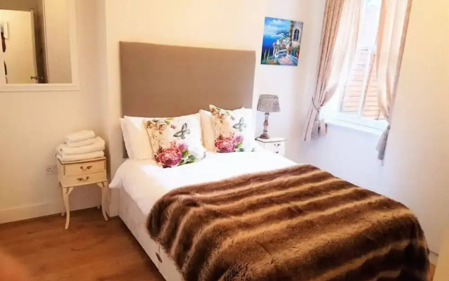 Beautiful Battersea 2 Bedroom Garden Flat