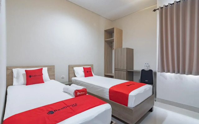 RedDoorz Plus @ Cirebon City Center
