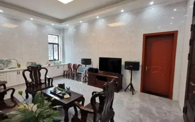 Huangjiaxiaoyuan B & B