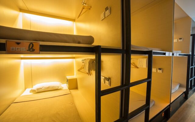 Cubic Bed Pratunam - Hostel Бангкок вид на фасад