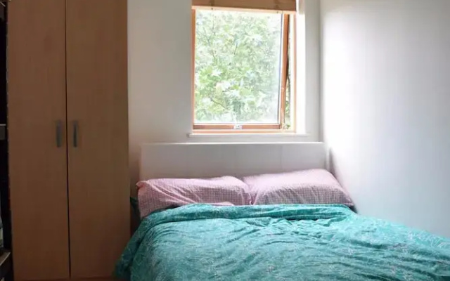 2 Bedroom Apartment With Balcony and Park Views