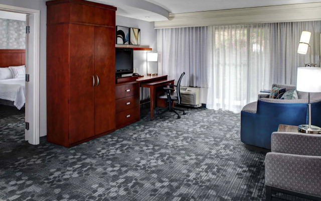 Courtyard by Marriott Richmond North
