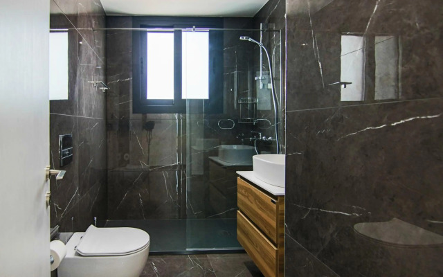 Phaedrus Living: Sea View Anna Residence 201