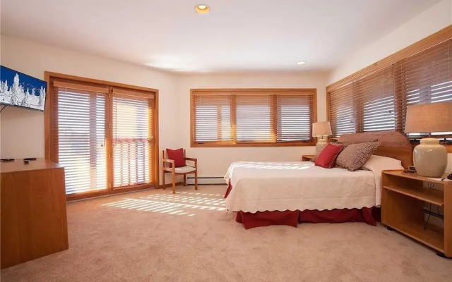 Ski Trail Lodge II