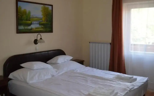 Hotel Napsugár és Gulyás Kunyhó Étterem