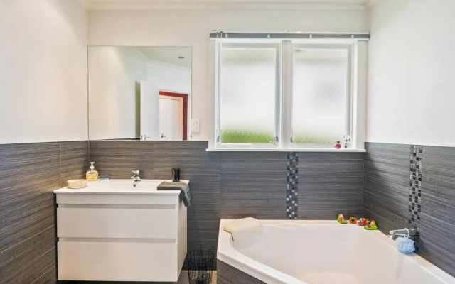Winara Winner - Waikanae Holiday Home