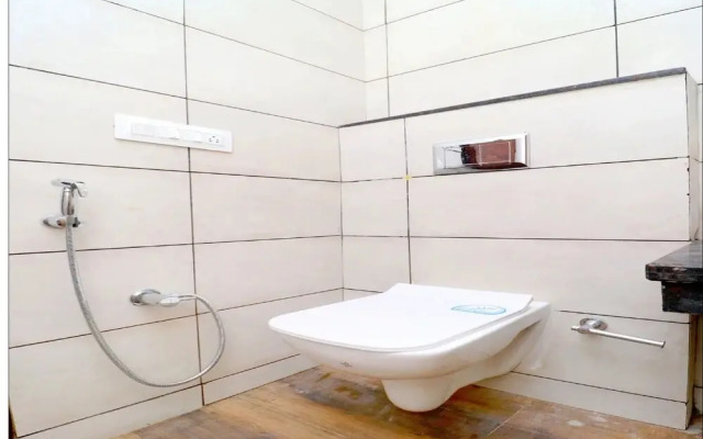 Hotel Dreamland by OYO Rooms
