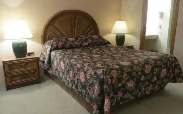 Churchills North Country Lodge LLC