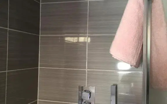 Stunning 2 bed flat Shepherds Bush