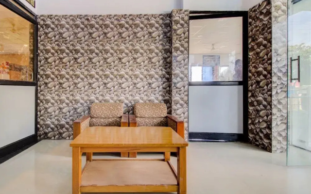 OYO Flagship 29595 Hotel Akash Executive