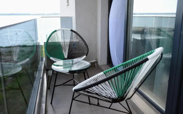 Myosotis Mamaia Studio by the Lake