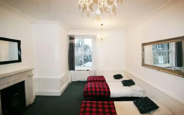 Edinburgh Princes Street Top Floor Apt