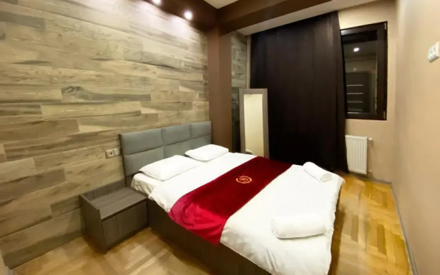 Luxury 4-Bedroom Apartment In The Center