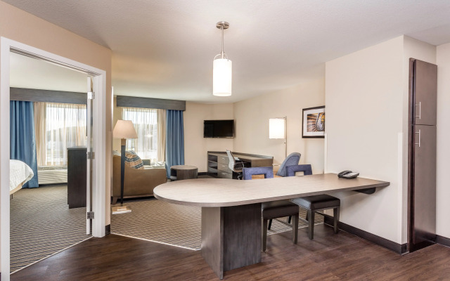 Candlewood Suites Eau Claire I-94