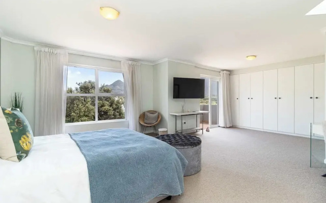 Beachfront Villa Sea Breeze ,hout Bay