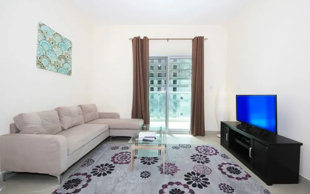 Signature Holiday Home - Red Residence