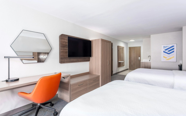 Holiday Inn Express & Suites Lancaster by IHG