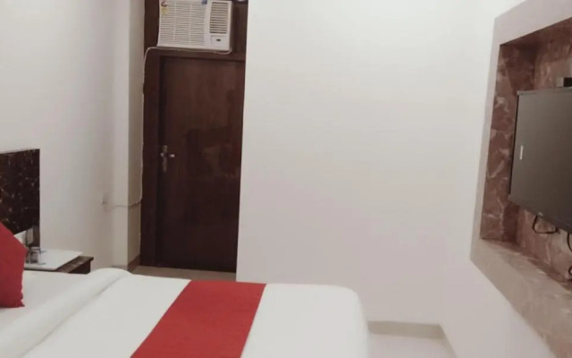 OYO 88430 Hotel Param Palace