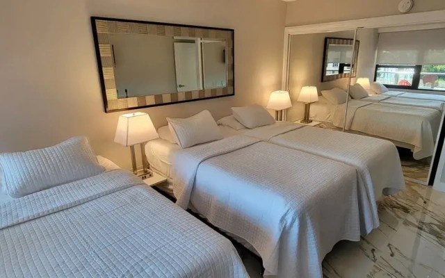 Alexander 521 3 Bedroom Apts by RedAwning
