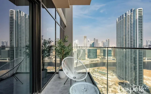 Luxury 2BR in Peninsula One by Bespoke