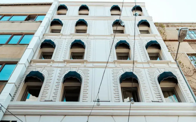 Zeno Suites Hotel
