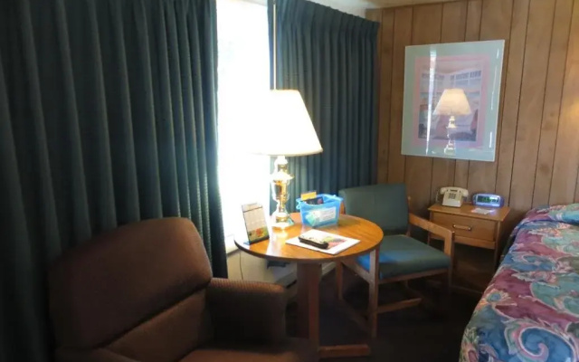 Restwood Motel