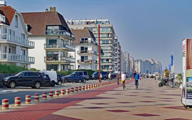 Apartment Near Albert Beach With Terrace