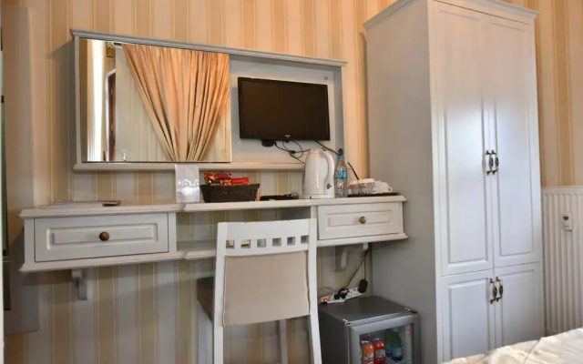 Augustus Boutique Hotel