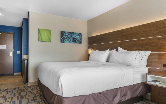 Holiday Inn Express & Suites Clarion by IHG