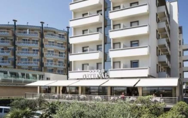 National Hotel вид на фасад