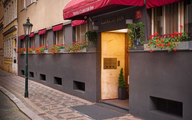 Отель Cloister Inn Прага вид на фасад