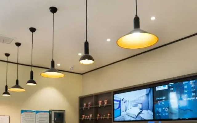 HanTing Hotel (Wuhan SKP Chu River and Han Street Metro Station)