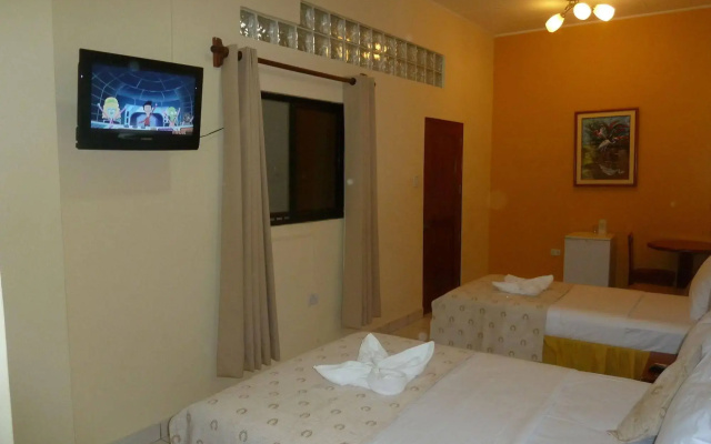 Hostal Huayruro