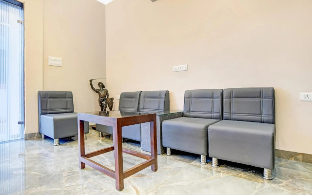 Super OYO Townhouse 479 Hotel Pine Tree