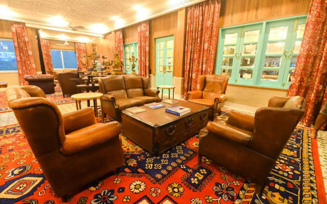 Mayfair Manor Jungpana