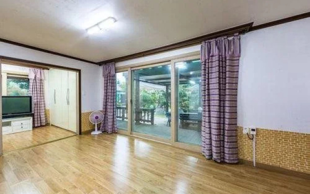 Pocheon Sanwoolteo Pet Friendly Pension