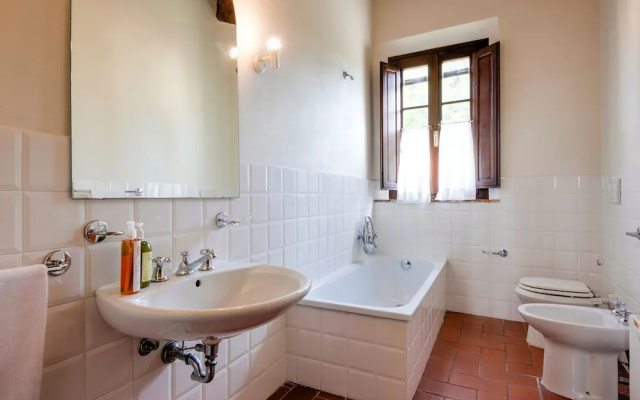 Luxurious Farmhouse in Capannoli With Pool