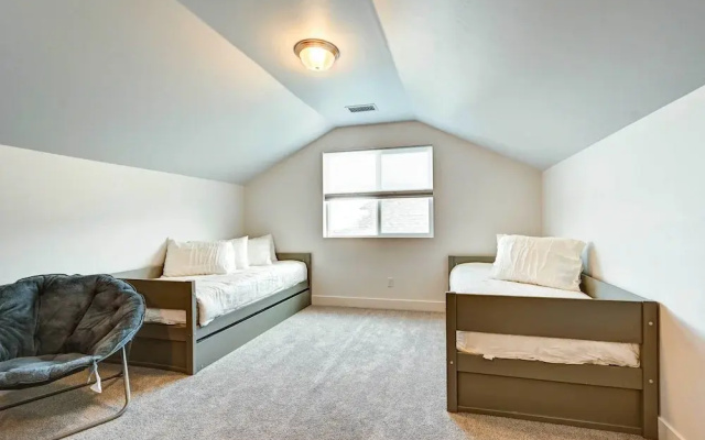 12 Mi to Dtwn Flagstaff: Spacious Bellemont Home!