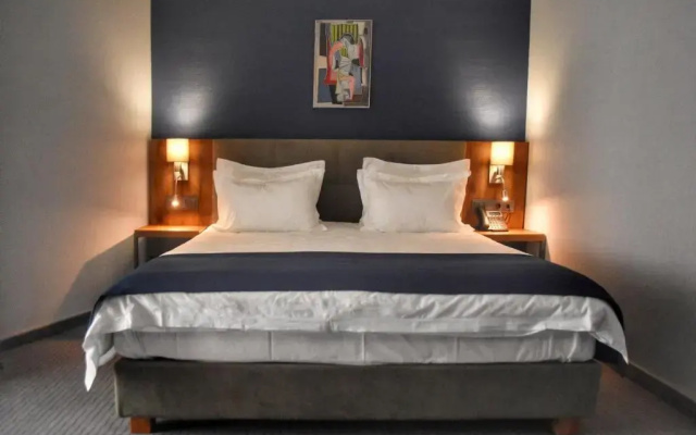 Avenue Hotel