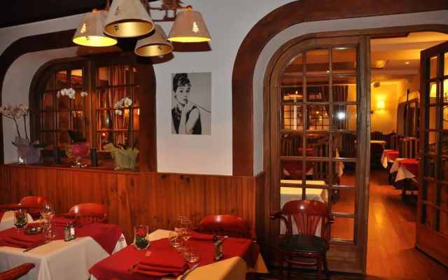 Le Chalet Suisse