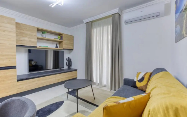 Designer Apartment Near Seafront Balcony Patio