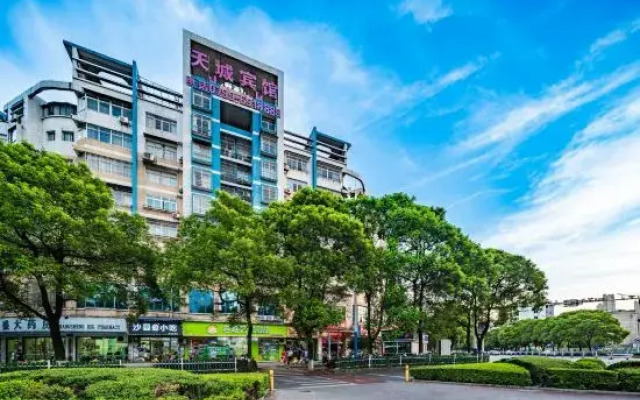 Tiancheng Business Hotel (Pingxiang Railway Station)