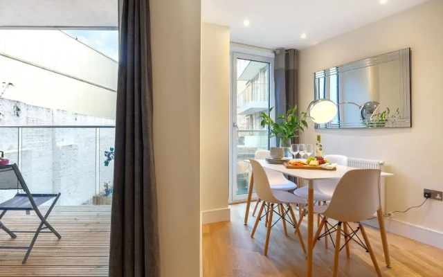 Canary Gateway at Limehouse by MySquare
