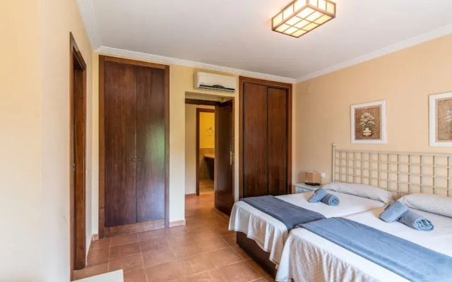 Golfside Comfort With Terrace & Pool