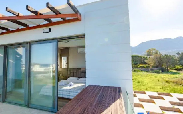 Delux SeaSide Victorious Villa by HolidayKeys