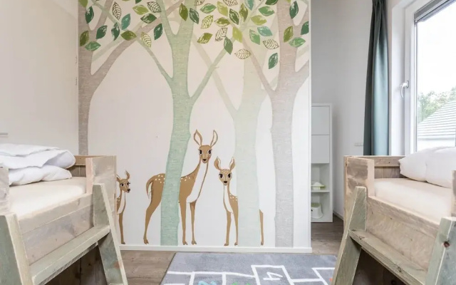 Villa With med Children's Room in Limburg