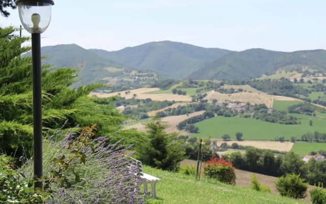 Flat in Piticchio With Scenic Views & Pool